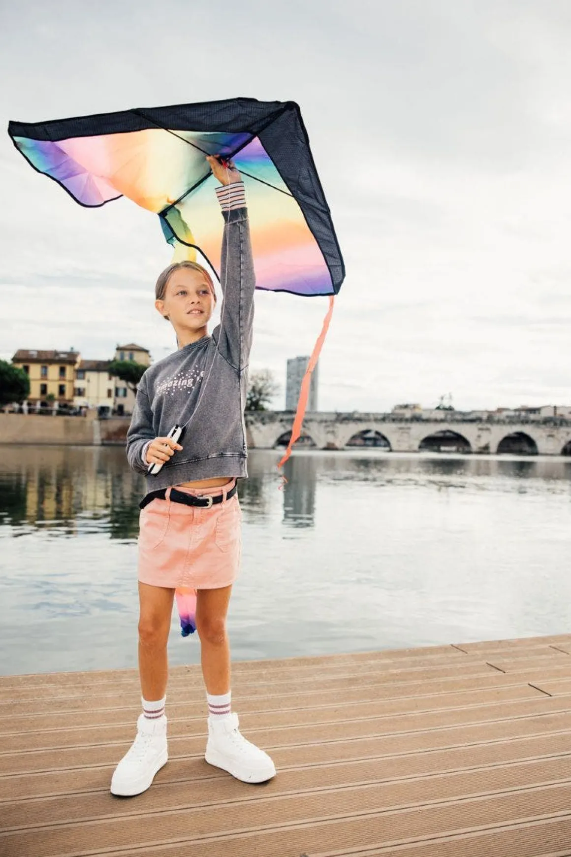 Maglia slavata a maniche lunghe per bambina