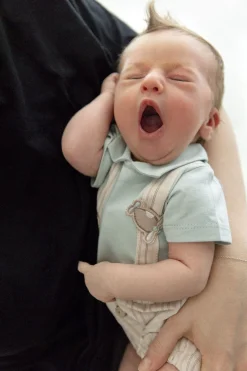 Pagliaccetto bicolore per neonato