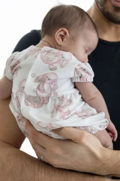 Pagliaccetto con coniglietti per neonata