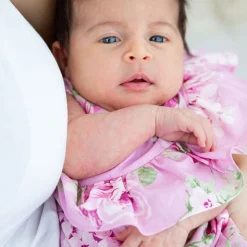 Pagliaccetto in tela stampato fiori da neonata