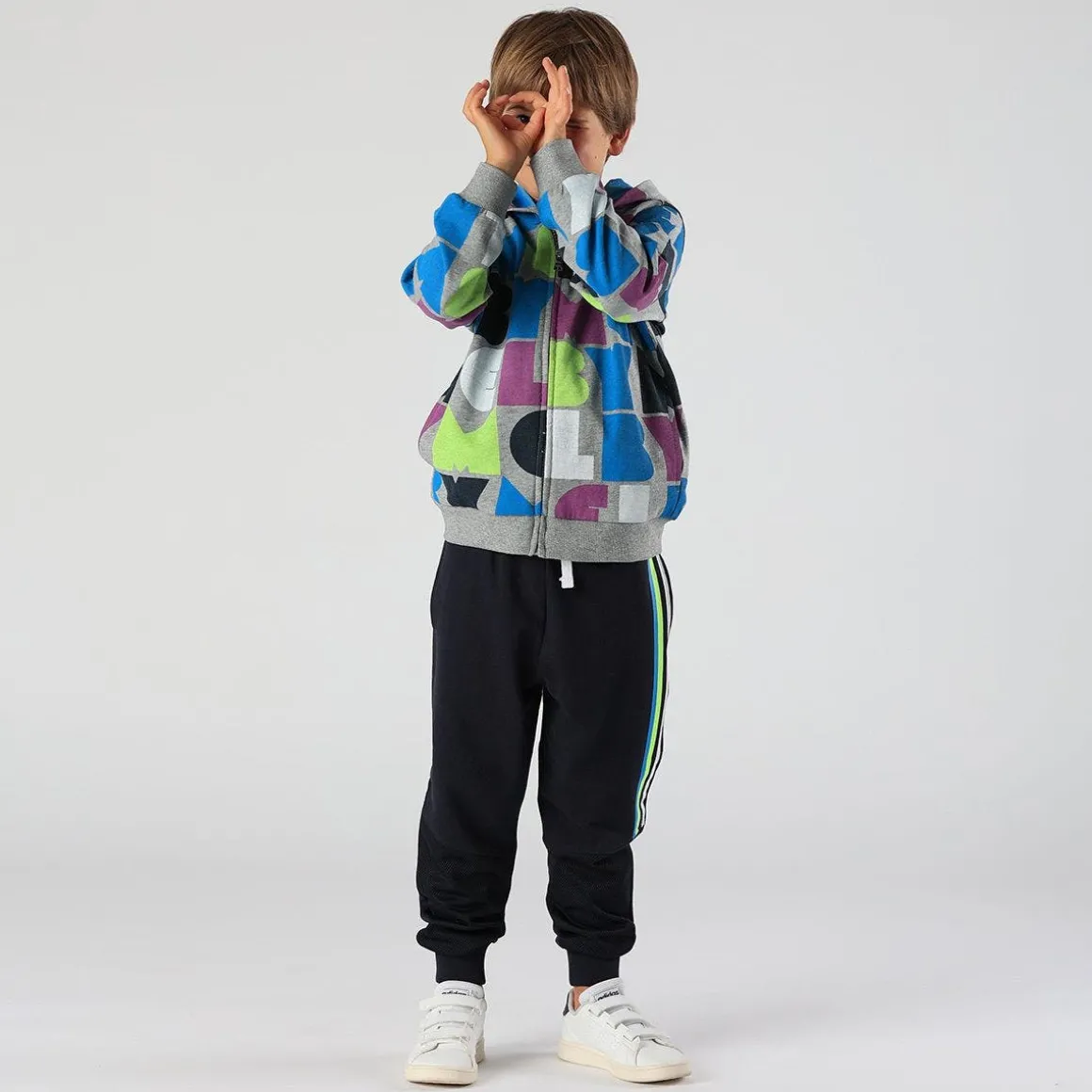 Pantalone da bambino in felpa con bande stampate