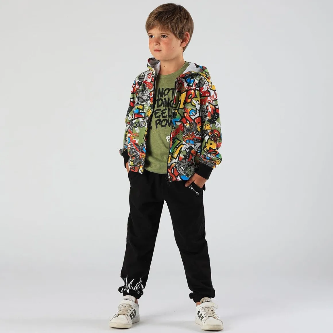 Pantalone da bambino in felpa con stampa fiamme