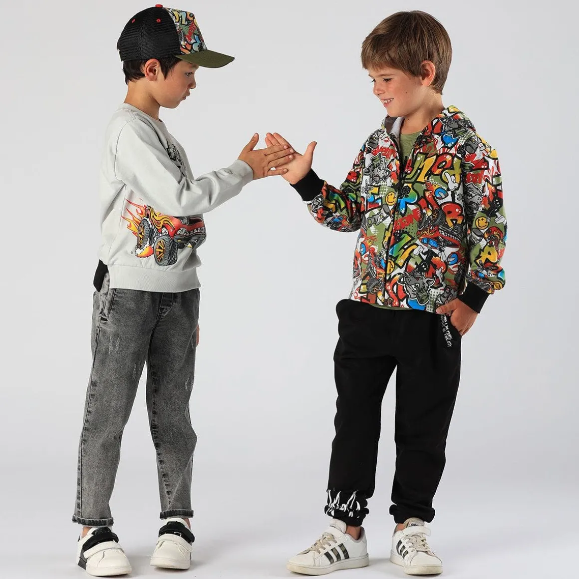 Pantalone da bambino in felpa con stampa fiamme