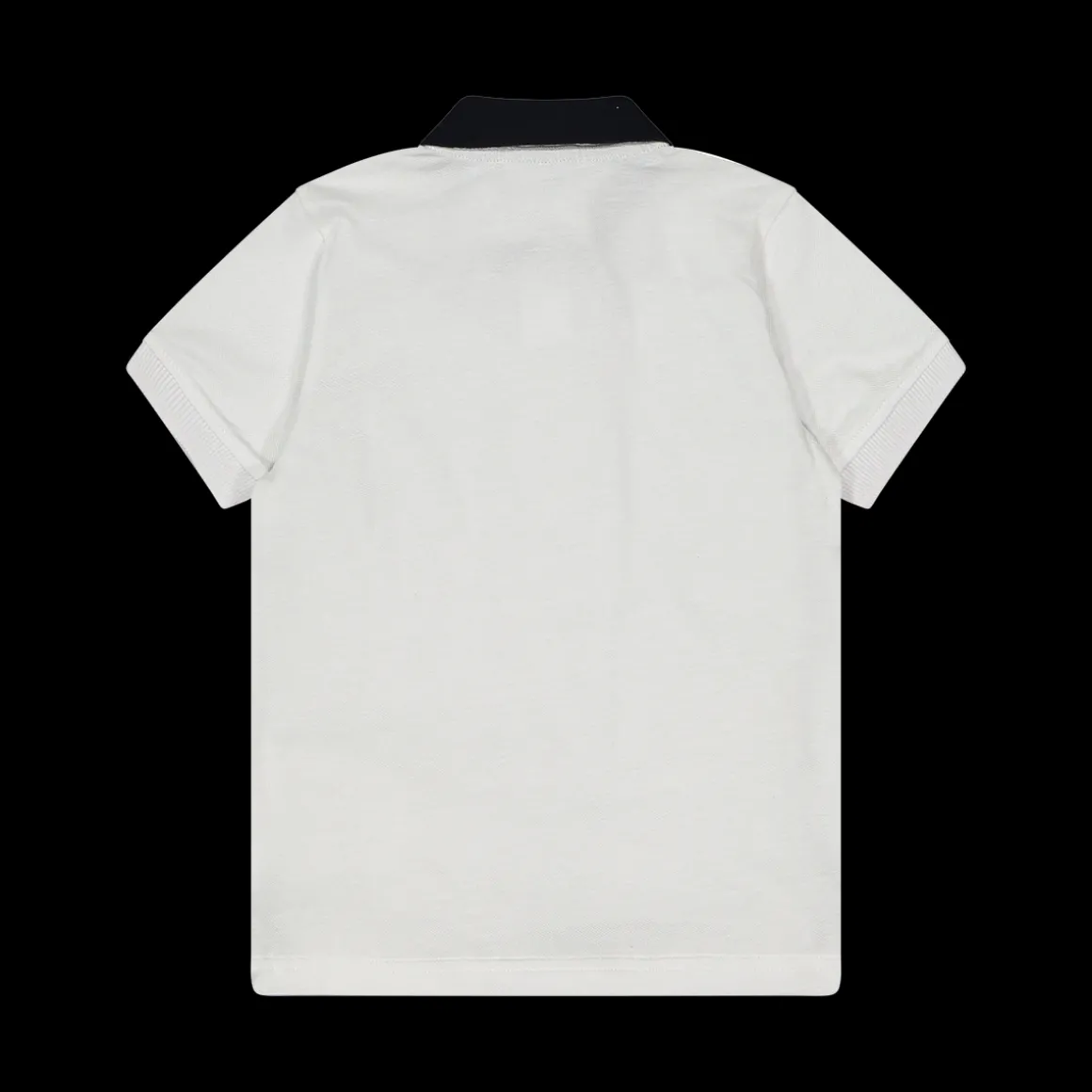 Polo da bambino elegante in piquet bianco.