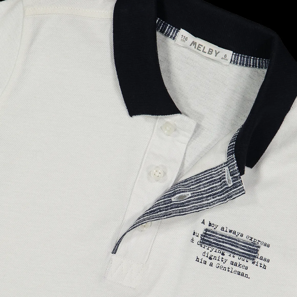 Polo da bambino elegante in piquet bianco.
