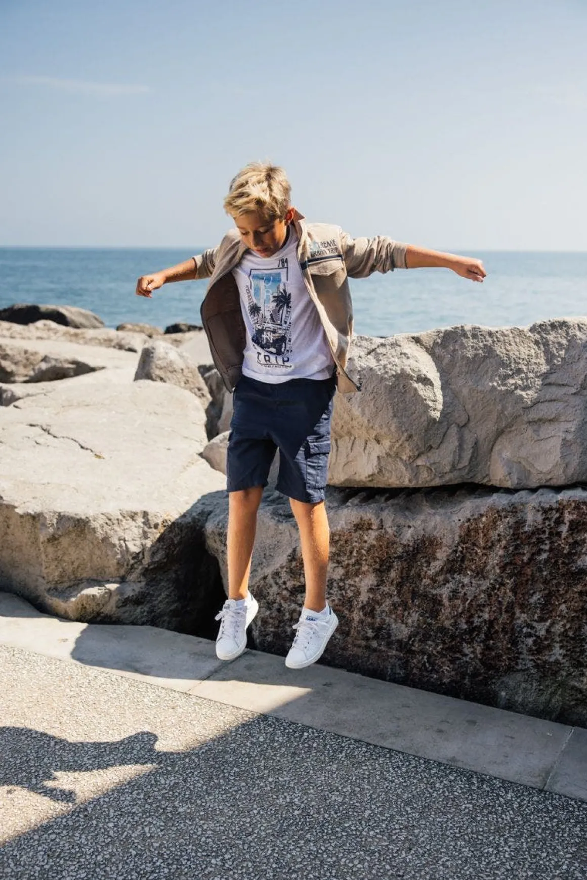 T-shirt con profili per bambino
