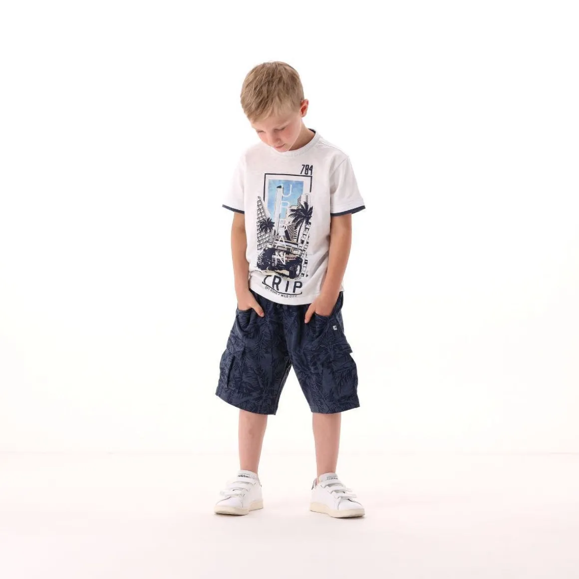 T-shirt con profili per bambino