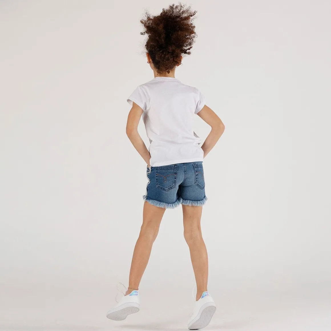 T-shirt con stampa e paillettes da bambina