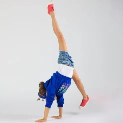 T-shirt con stampa multicolor da bambina