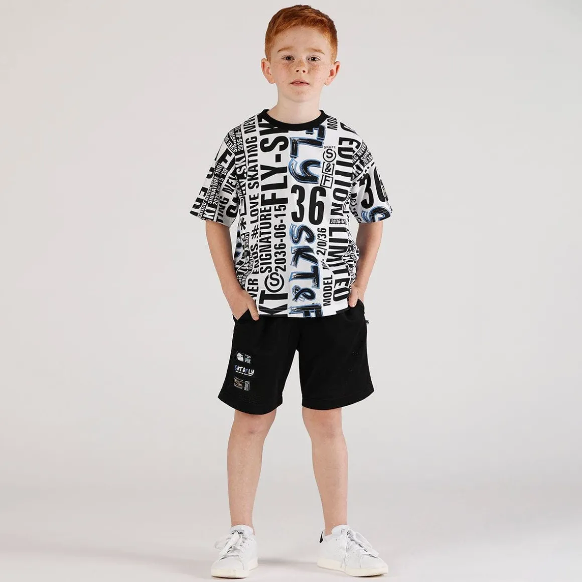 T-shirt con stampa scritte da bambino