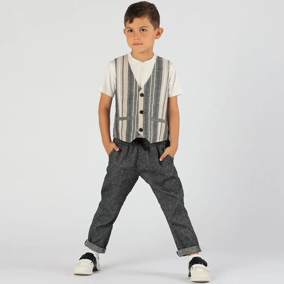 T-shirt da bambino con taschino e fazzoletto