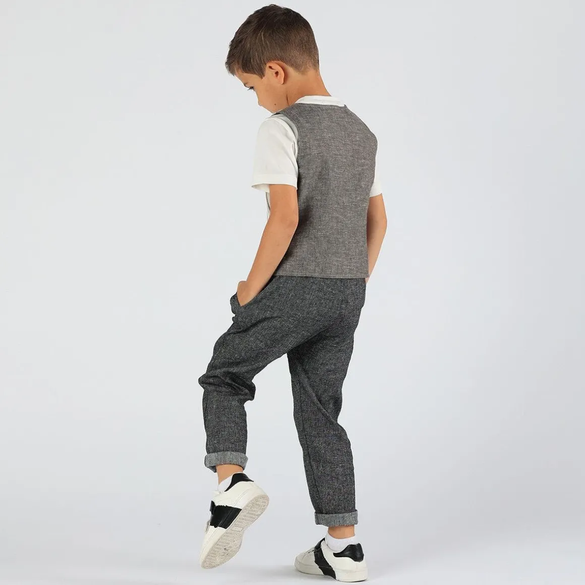 T-shirt da bambino con taschino e fazzoletto