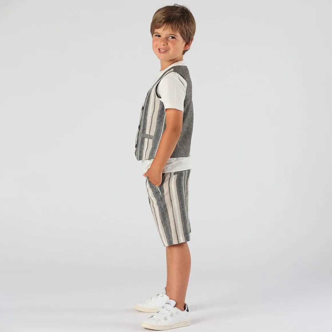 T-shirt da bambino con taschino e fazzoletto