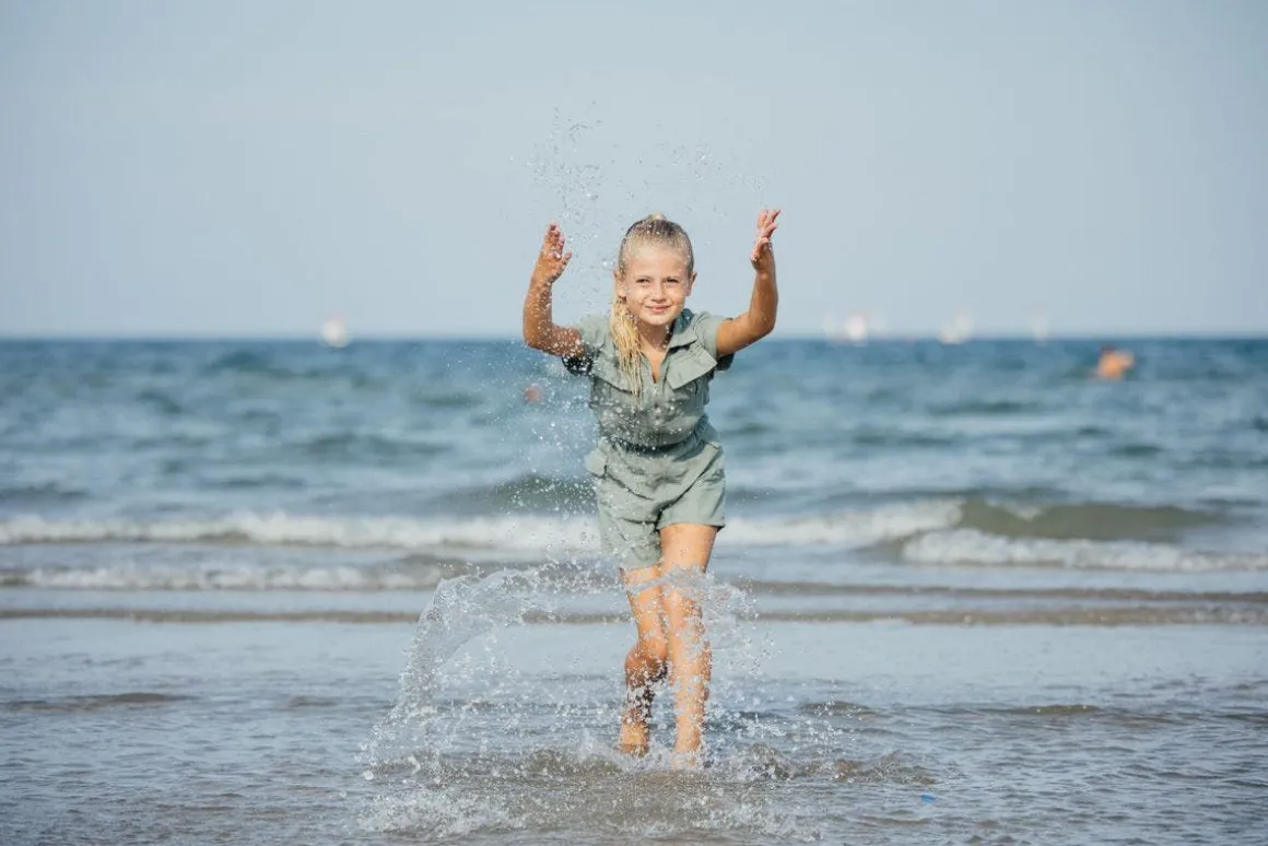 Tuta in misto lino per bambina