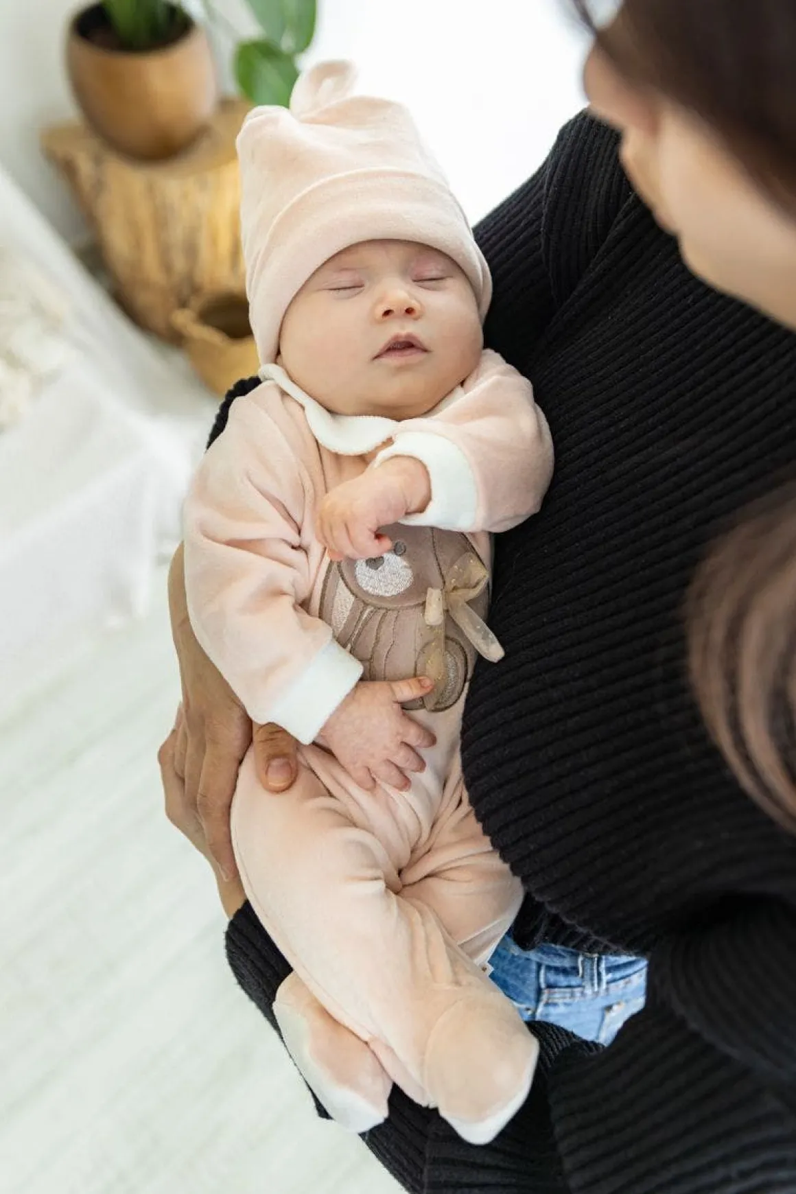 Tutina con piede in ciniglia mano morbida per neonata