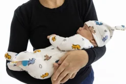 Tutina con piede in felpa elasticizzata misto cotone bio per neonato